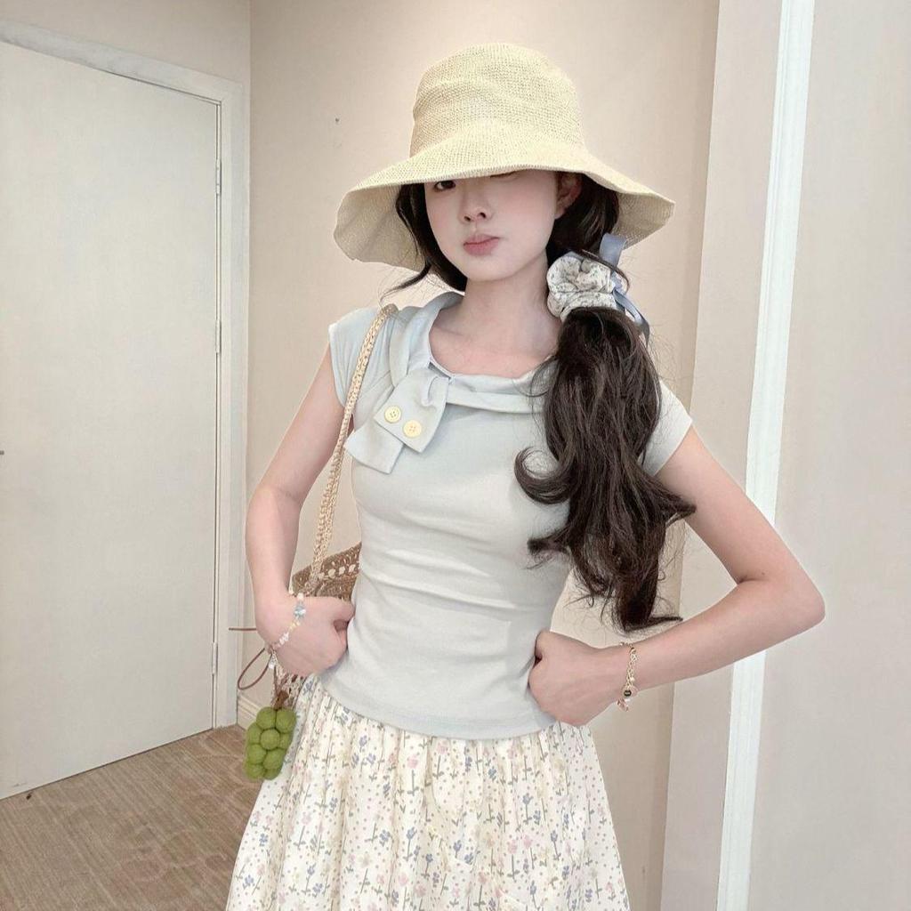 2025 Women's Trendy Slim-Fit Sweet Bow Short-Sleeve Top - Versatile & Flattering
