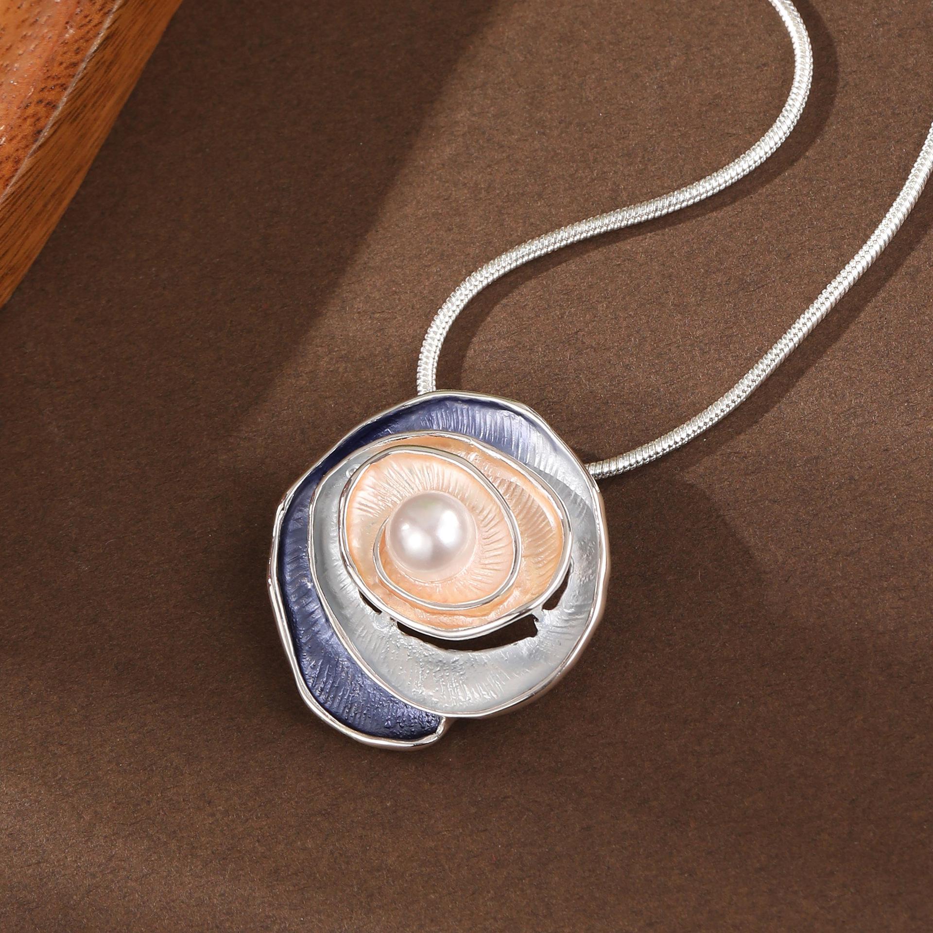 

Модное женское ожерелье, инкрустированное розами разноцветный