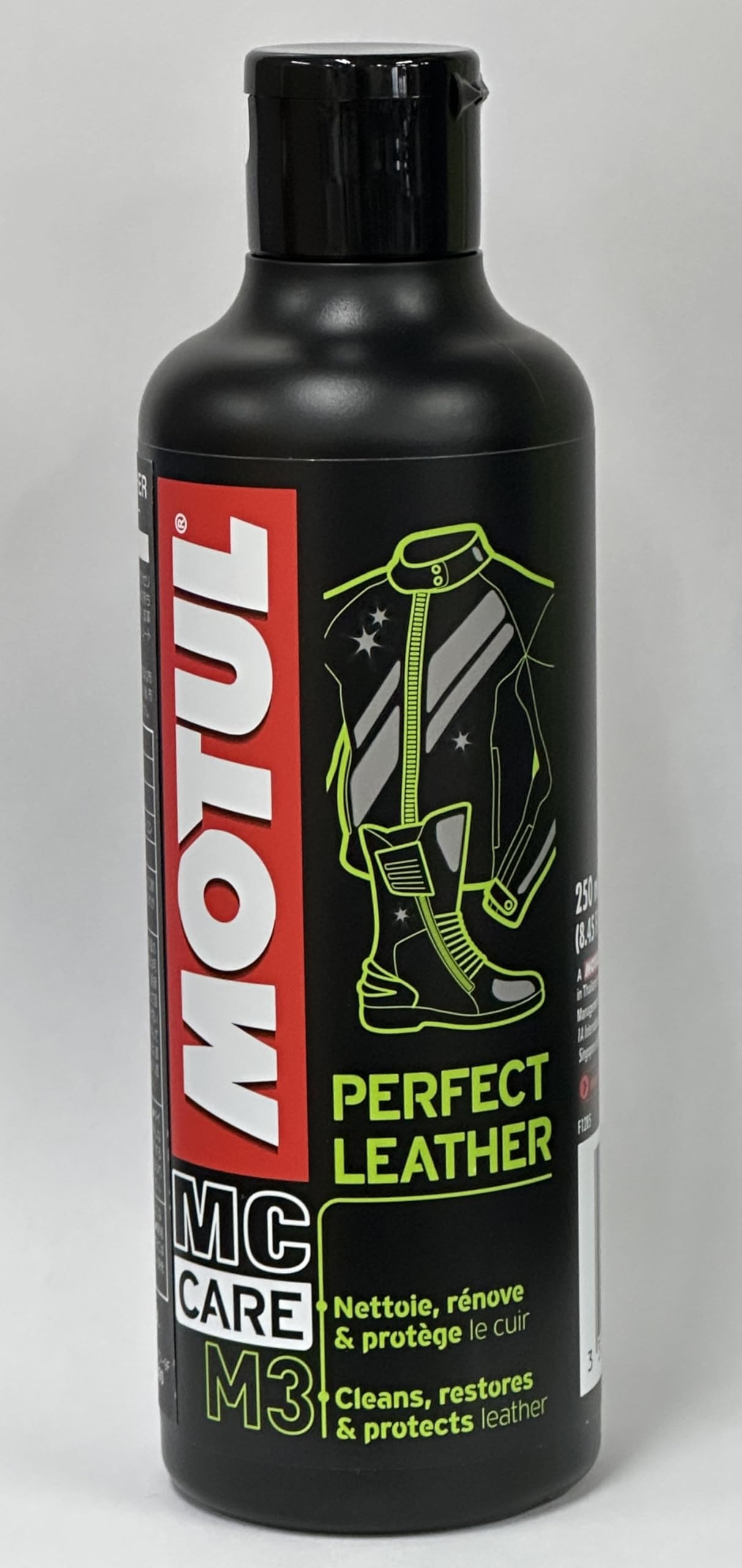 

MOTUL M3 PERFECT LEATHER Очиститель кожи 250 мл (аутентичный) (Код товара 112732)