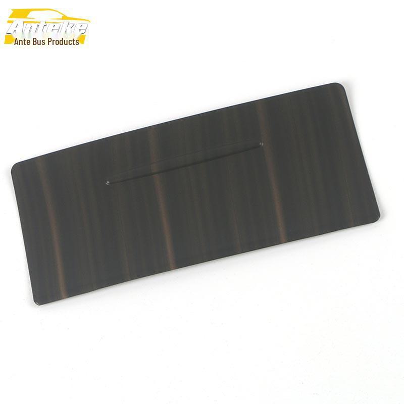 

Совместимо с 22 моделями Tank 500: Декоративная наклейка на заднюю USB-панель и розетку переменного тока.