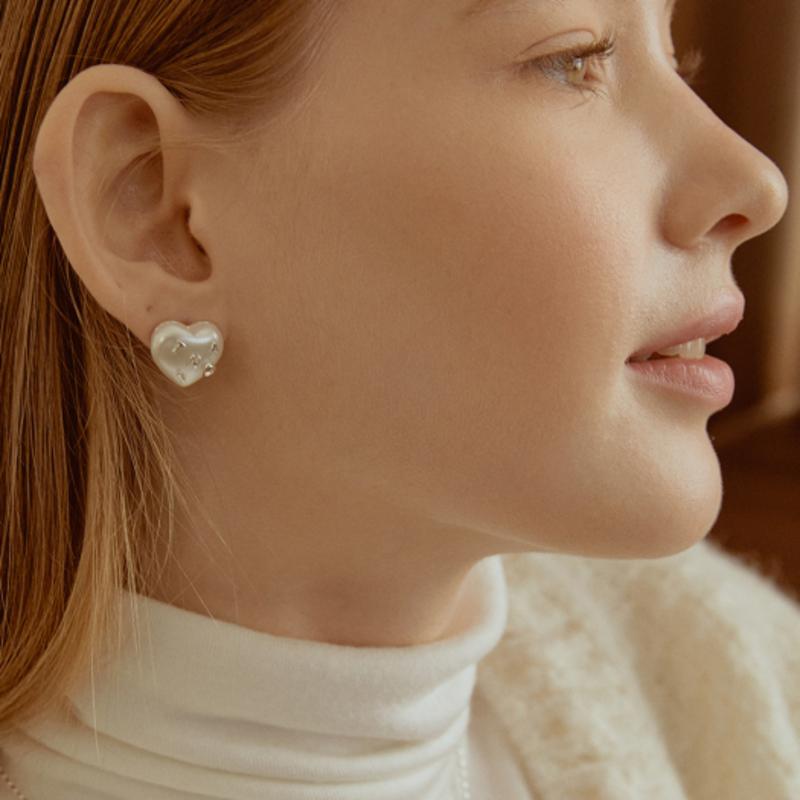 Tatiana Lettering Pearl Heart Earring EC1949