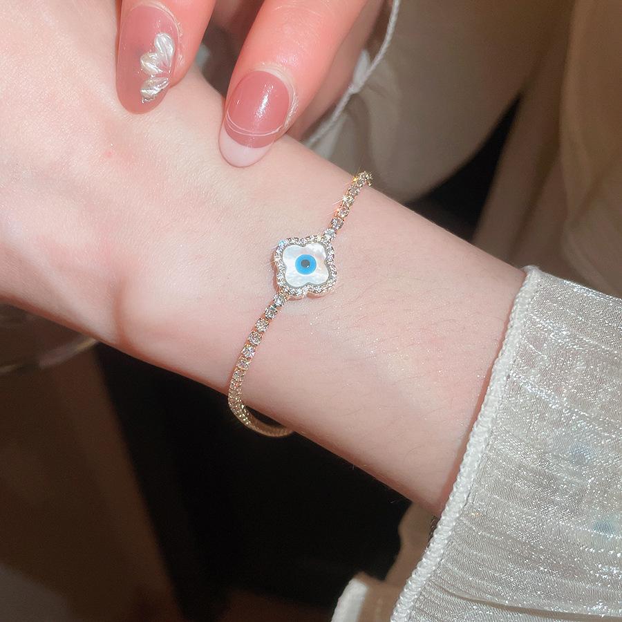 Elegant Geometric Zircon Mother-of-Pearl Flower Bracelet: Luxury Hand Jewelry for Women