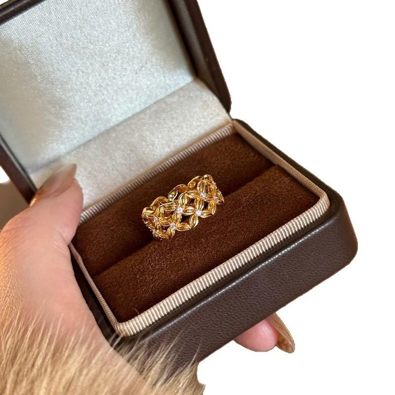 Luxurious Floral Style Copper Ring With Zirconia Accents For Fashionable Women