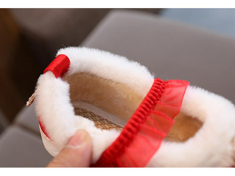 Winter Velvet Hanfu Shoes: Embroidered Chinese-Style Footwear for Children & Women with Thick Cotton for Warmth, Perfect with Ma Mian Skirts.
