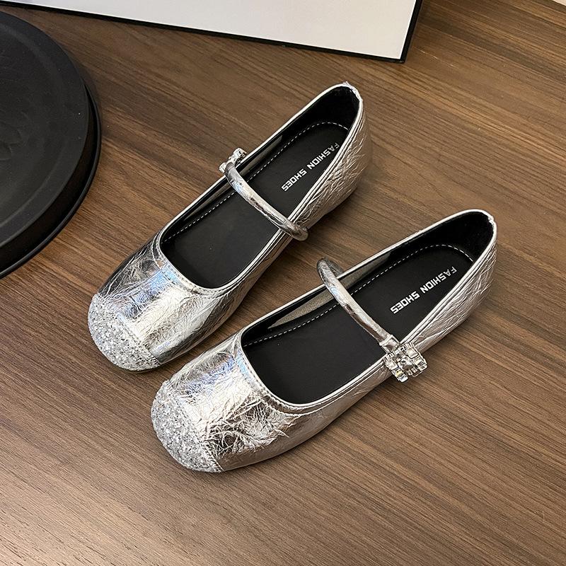 

Versatile flat bottom light mouth silver single shoes fashionable one-word buckle with soft leather Mary Jane women s shoes autumn new models 35