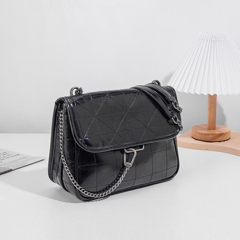 Z House 2025 Black Retro Hobo Bag: Women's Spring Fashion Crossbody with Diamond Chain