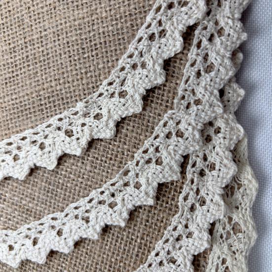 Jute Table Placemats Set Rustic Lace-Trimmed Round Scallop Edge Hot Pads