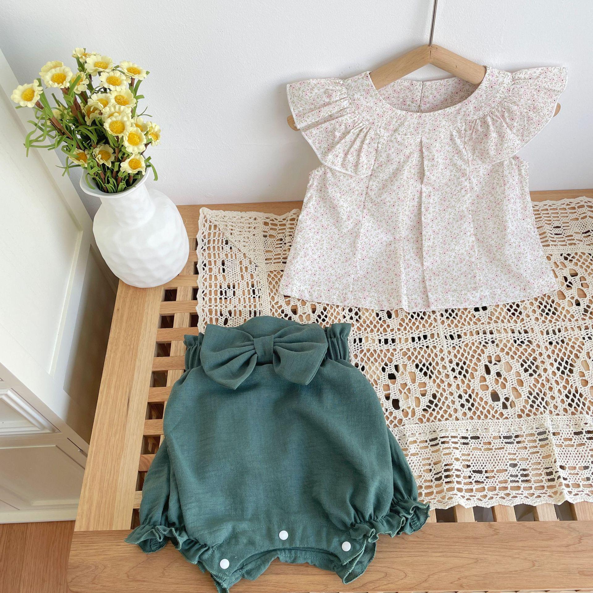 

Комплект «Маленькая радость» с цветочным бантом: топ и шорты для девочек 73 cm