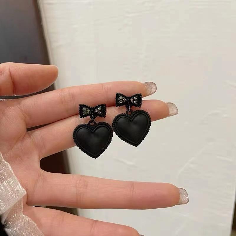 Black retro leather texture bow stud earrings temperament sweet love earrings heart-shaped peach heart ears jewelry ears
