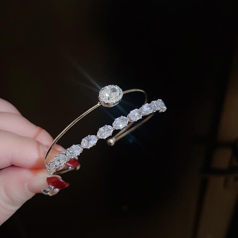 Elegant Geometric Rhinestone Zircon Buckle Bracelet: A Versatile and Luxurious Accessory for Women