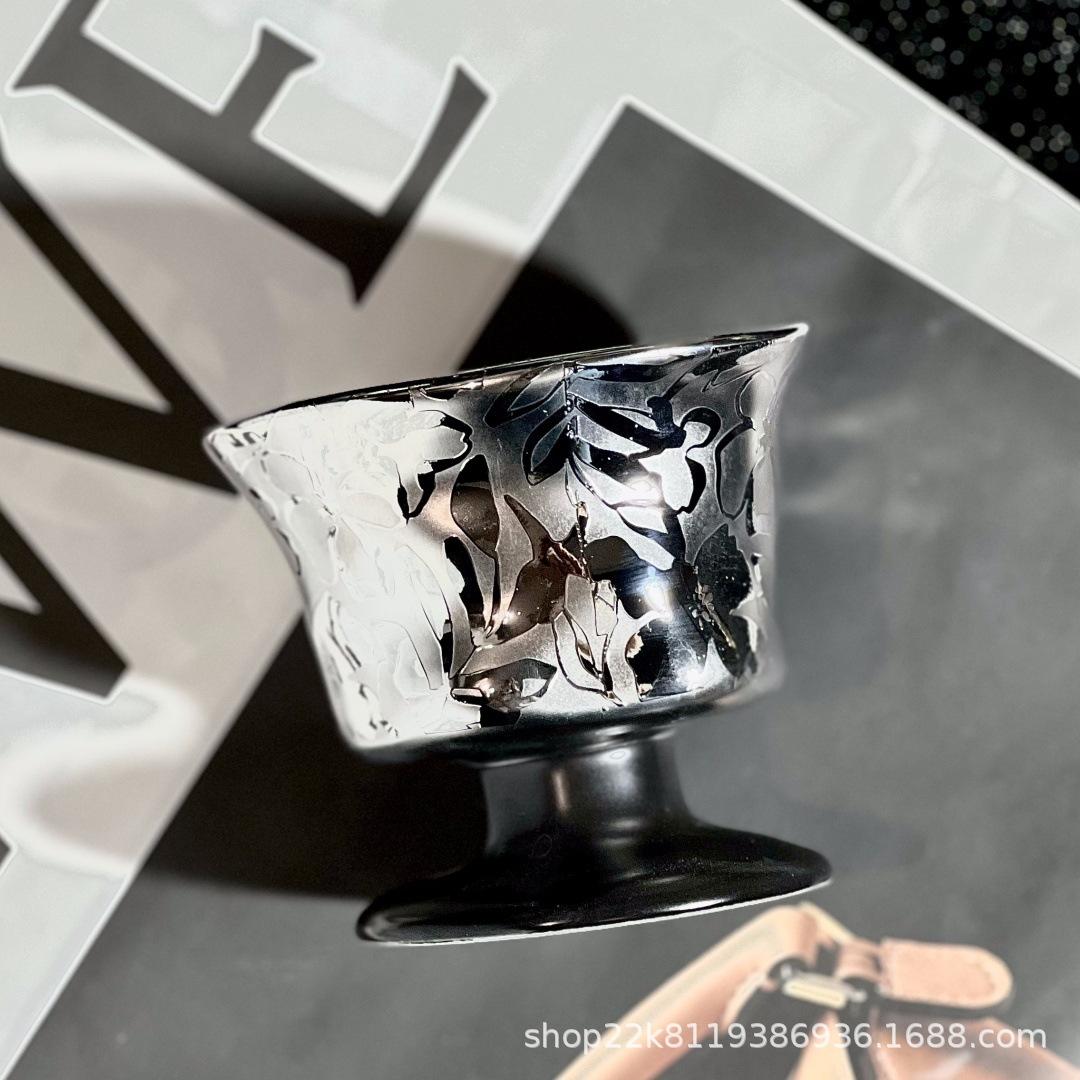 

Креативна Світла Розкіш Темно-Срібляста Матова Керамічна Десертна Чашка Чашка для Йогурту Чашка для Морозива Вітряна Високоцінна Чашка 101-200ml срібний