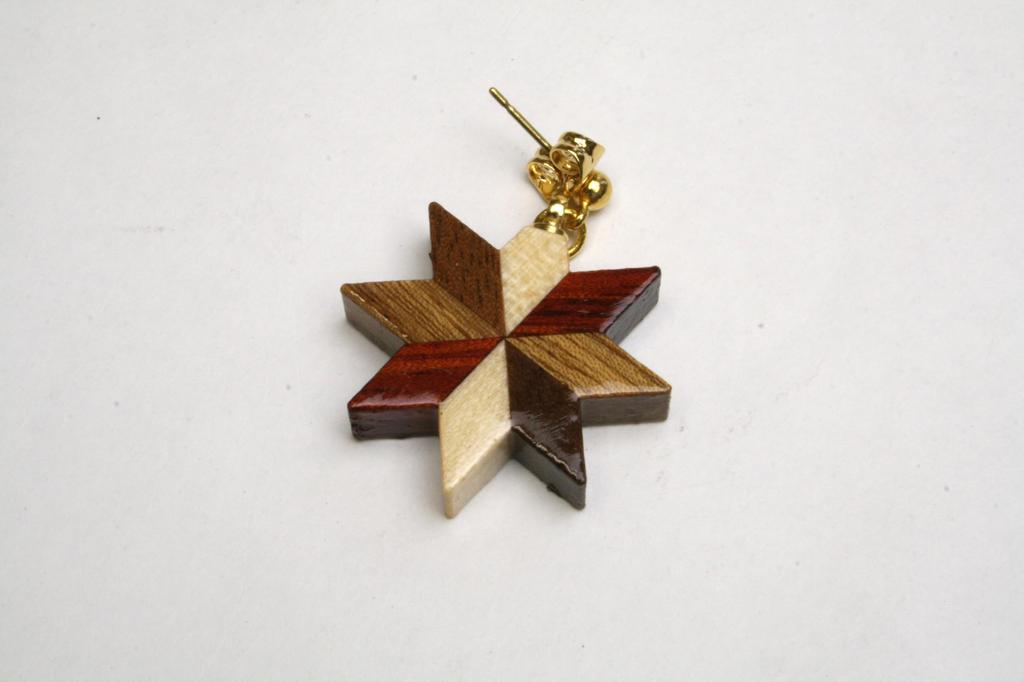 Parquet earrings F by Hakone Maruyama Bussan