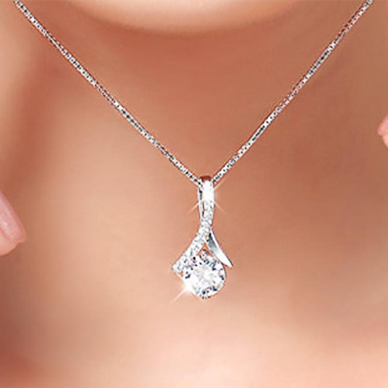 Huitan Elegant Lady Fashion Necklace with Bright Zirconia Stylish Pendant Jewelry Engagement Ceremony Chic Wedding Accessories