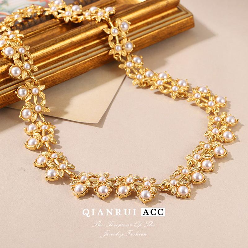 Vintage woven necklace court light luxury exquisite neck chain high sense ins wind gold niche design female collarbone chain