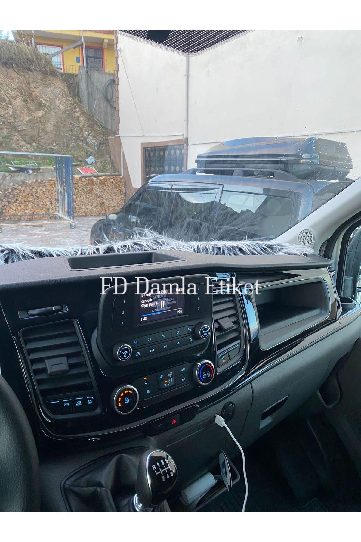 

Ford Transit 2020 - 2023 Full Set Parlak Siyah Renk Torpido Kaplama Özel Dizayn