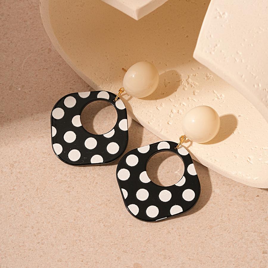 Black and White Polka Dot Striped Leather Earrings for Women Personality Exaggerated Drop Earrings Simple High-end Zircon Gift