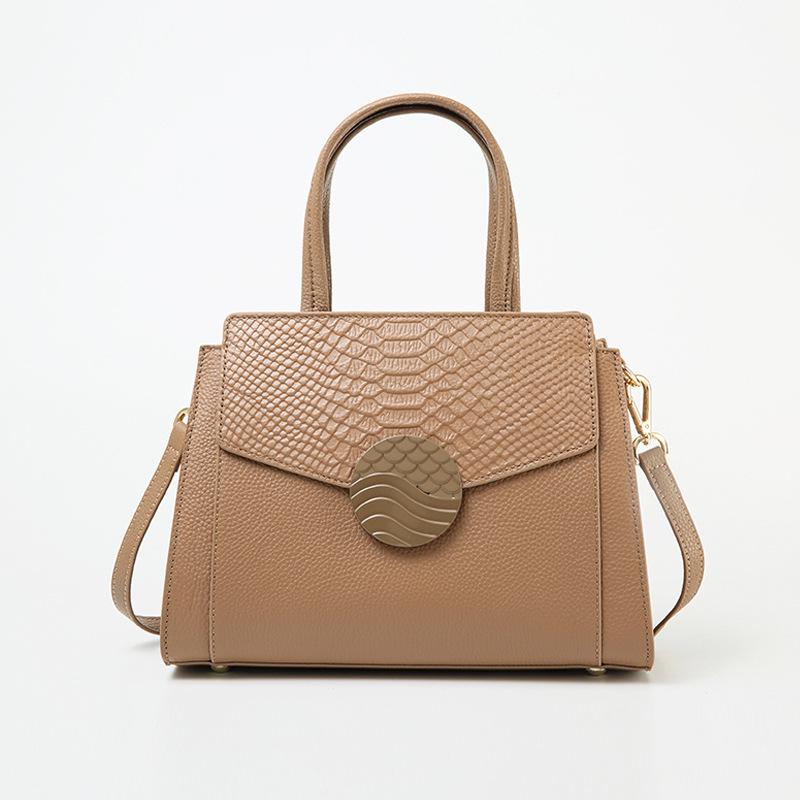 

Genuine Leather Women s Large Capacity Summer Handbag - Fashionable Crossbody & Shoulder Bag for Commuting 2025 хаки