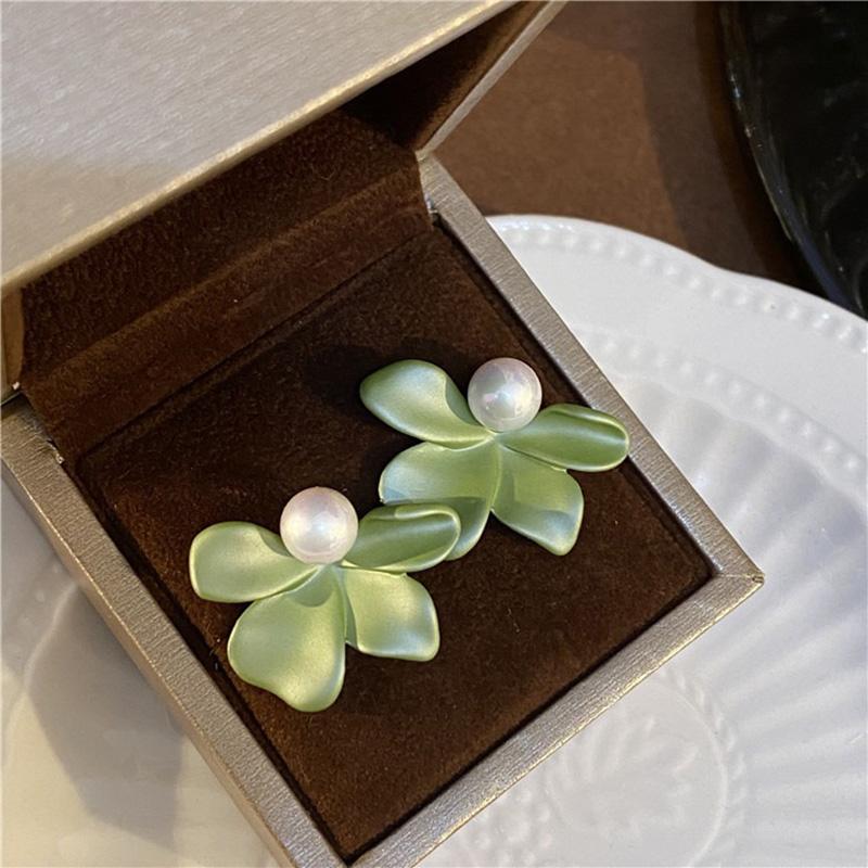 Trendy Cute Flower Earrings Fashion Jewelry White Green Asymmetry Flower Drop Earrings For Women Korean Statement Earrings