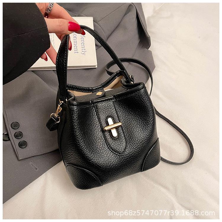 2025 new one-shoulder crossbody women's bag, versatile large-capacity casual foreign style hand-held commuter bag, bucket bag, tote bag