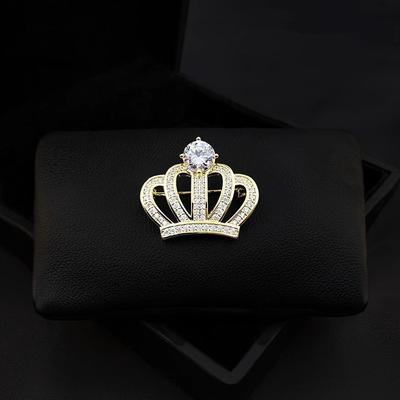 High-End Nischen Krone Brosche Damen Kleiner Duftstil Legierung Korsage Vielseitige Perle Strass High-End Yiwu Accessoires