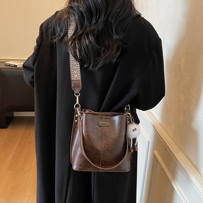 Korean Style Retro Square Bucket Bag - Versatile Large Capacity Crossbody for Women