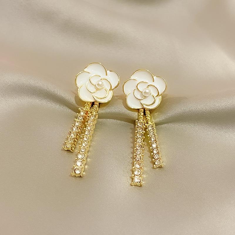 High-Grade Green Floral Pearl Earrings - Silver Needle Lily of the Valley and Tulip Design