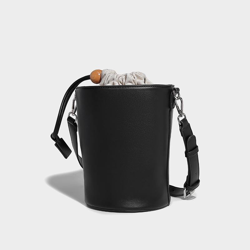 

High-Quality Drawstring Bucket Bag for Women 2023 Autumn Winter Fashion Trend Niche Bag Retro Single Shoulder Crossbody Handbag чорний