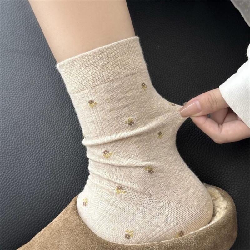 Damen Herbst und Winter Retro Baumwolle Sanfte Kleine Gebrochene Blumen in den Röhrenstapelsocken