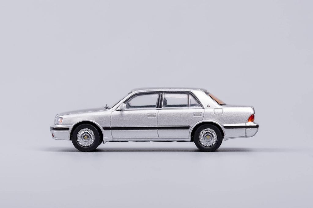 Gaincorp Products 1/64 Scale Toyota Crown JZS155 LHD Silver Finished Model KS-012-67