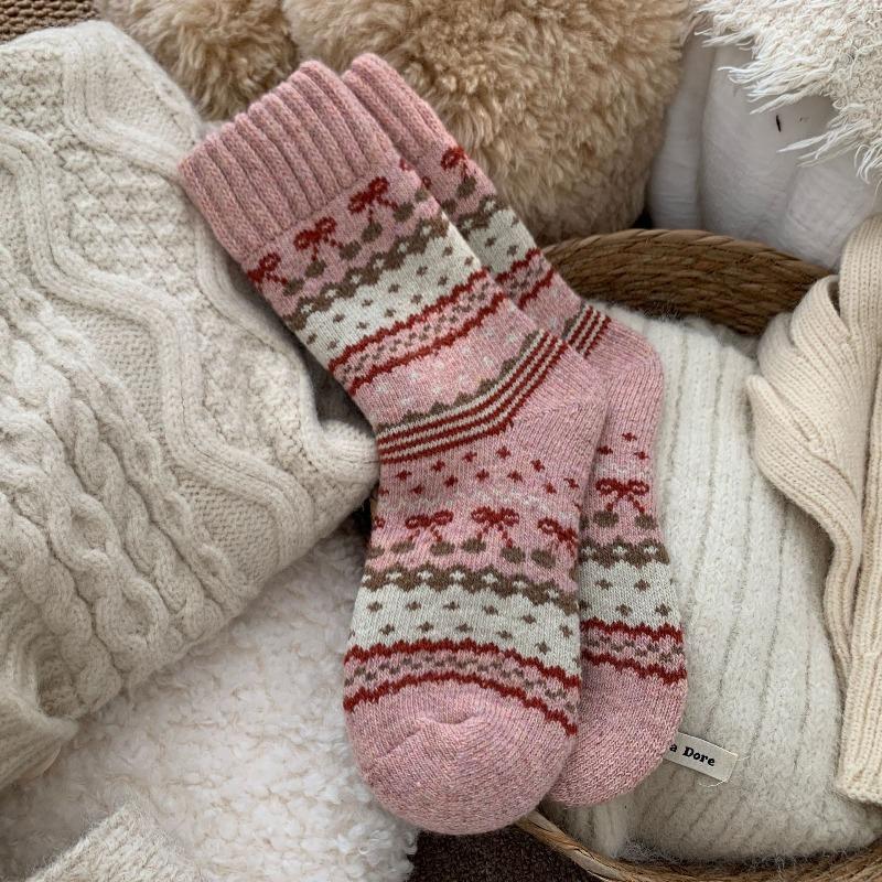 Winter Thickened and Fleece Ethnic-style Cherry Thick Fur Ring Warm Mid-calf Cute Snow-covered Pile Socks for Women
