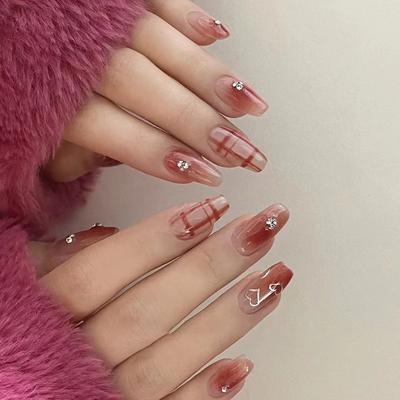 24 ks/sada Rychlé nehty Červená Gradient Blush Duté srdce Falešné Nials Nálepka Nositelná voděodolná manikúra Hotové nehty