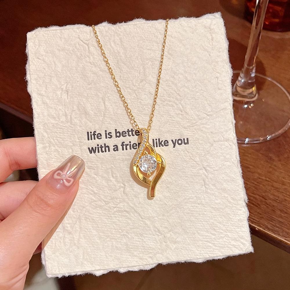 European & American Light Luxury Irregular Leaf Necklace for Women: Simple Personality Clavicle Chain