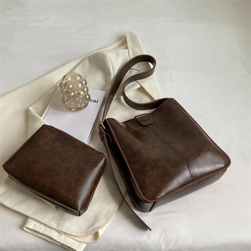 

Retro Shoulder Tote Bag Set for Women Wide Strap Soft PU Leather Crossbody Bags with Small Purse Large Capacity Shoppers 27x27x9cm