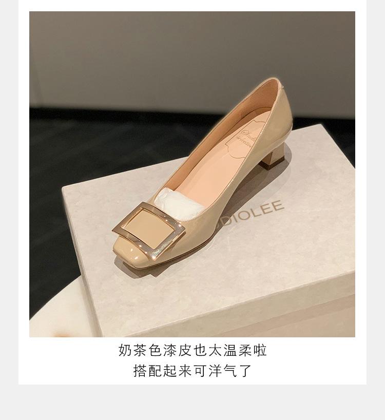Sheepskin version~ Grape Mom Wannian classic temperament square head commuting shallow mouth square buckle banana heel single shoes women's high heels