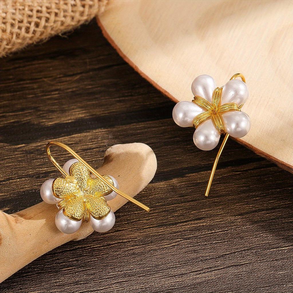 A Pair of Stylish Imitation Pearl Earrings with Creative Floral Earrings, Suitable for Daily Use