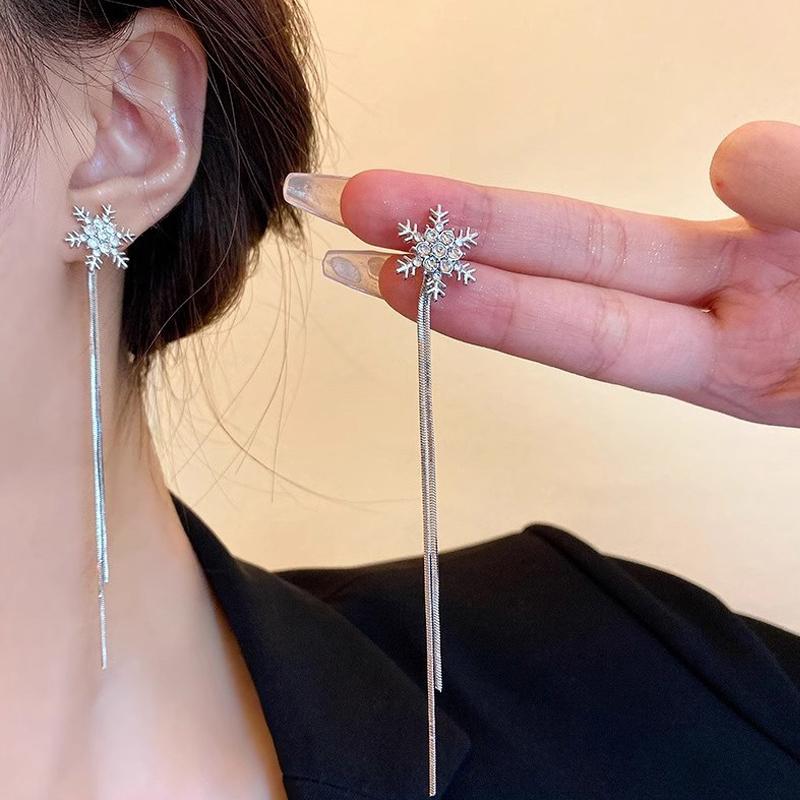 

Серьги-гвоздики с цветком циркония для женщин, темпераментные серьги в виде снежинки, свадебные украшения, подарок