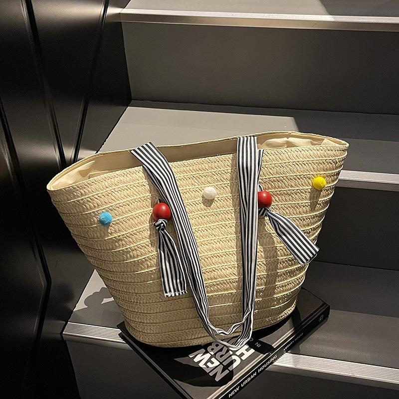 

Woven straw bag women s large-capacity new trendy casual versatile shoulder seaside vacation beach vegetable basket bag