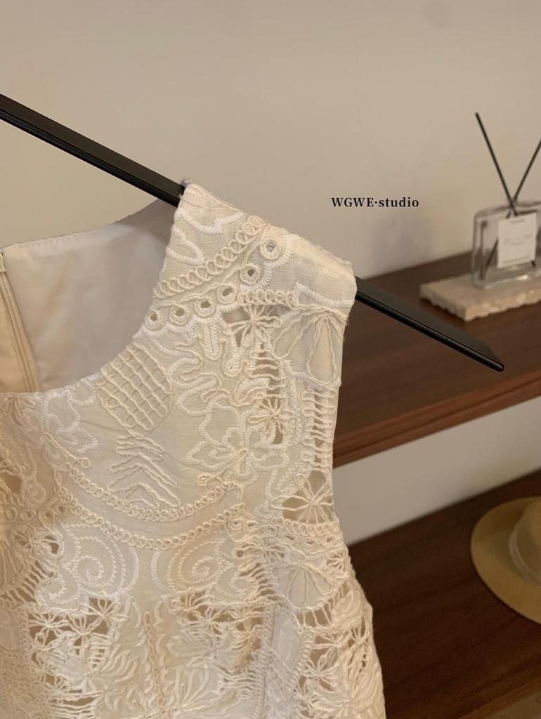 Guangzhou Thirteen Hong Women's Lace Patchwork Sleeveless Slimming Long Dress for Spring/Summer