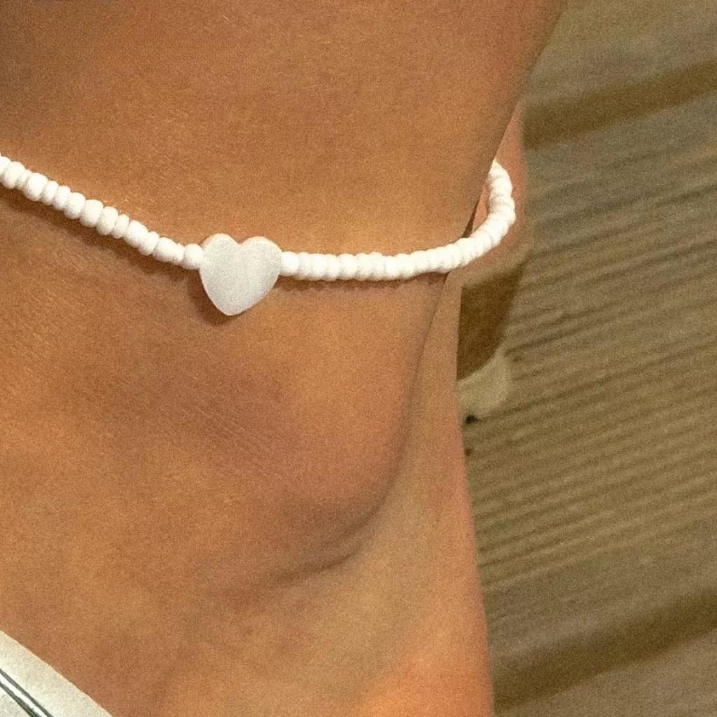 Women's White Beaded Anklet with Heart-Shaped Charm for Casual Summer Beach Wear