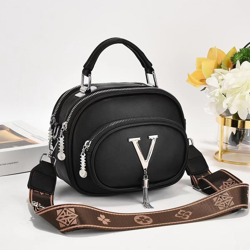 The New Versatile Macaron Single-shoulder Crossbody Bag Has A High Level of Appearance, Is Trendy and Fashionable, and Is A Simple Handbag for Women
