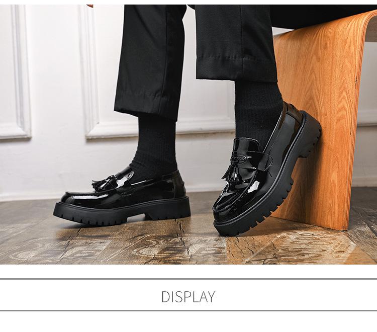 Mocassini da uomo in vernice bianca stile britannico con nappine, Suola spessa, Aumento dell'altezza, Scarpe casual, Taglia grande
