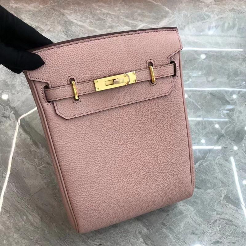 2026 Neues TOGO-Leder geschlechtsneutral gleicher Stil, Rindsleder erste Schicht rundes Schlossloch Brusttasche, einzelne Schulter Kelly-Leder Rucksack