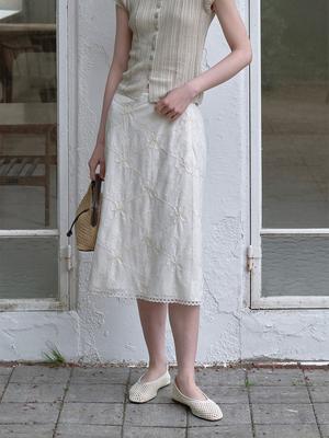 Mout Eve Flower Skirt (Cream Ivory)