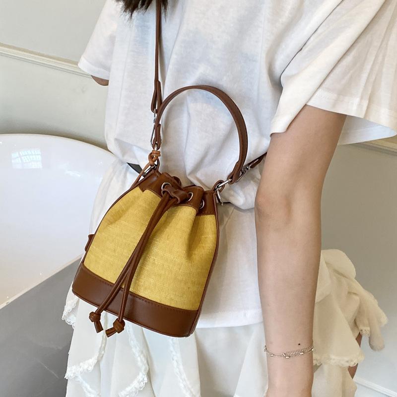 Popular fashion bucket bag 2025 new trendy niche design single shoulder oblique bag high-end portable women's bag