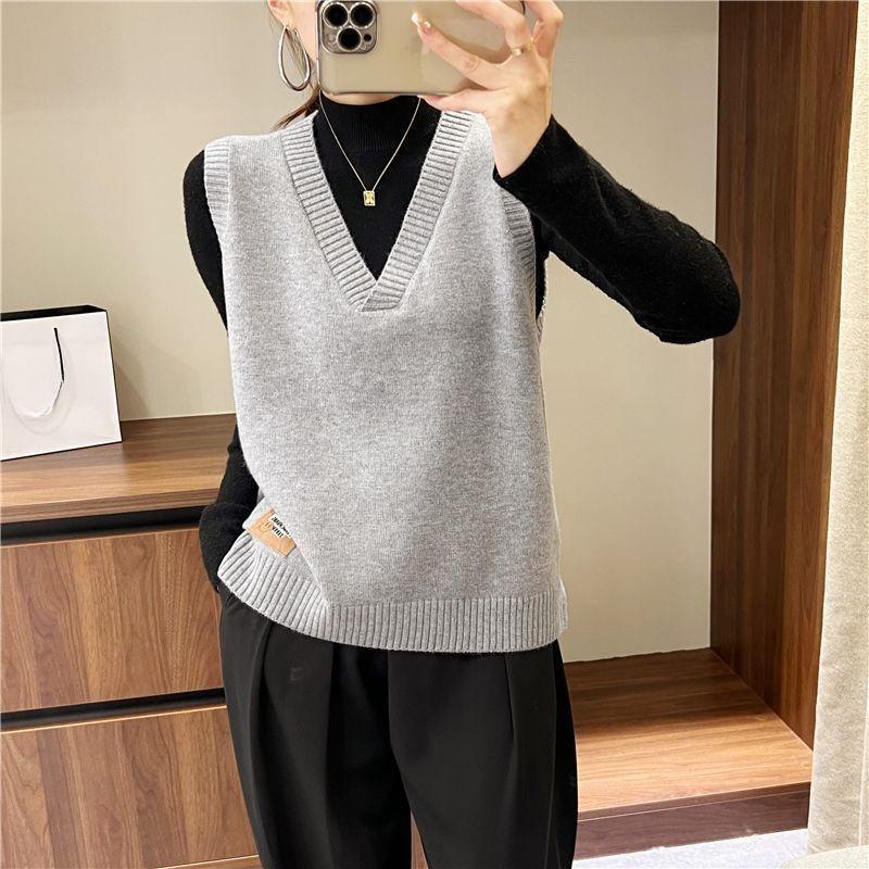 V-neck Knitted Vest for Women In Autumn Loose Vest Lazy Style Layering Over Sleeveless Waistcoat and Waistcoat