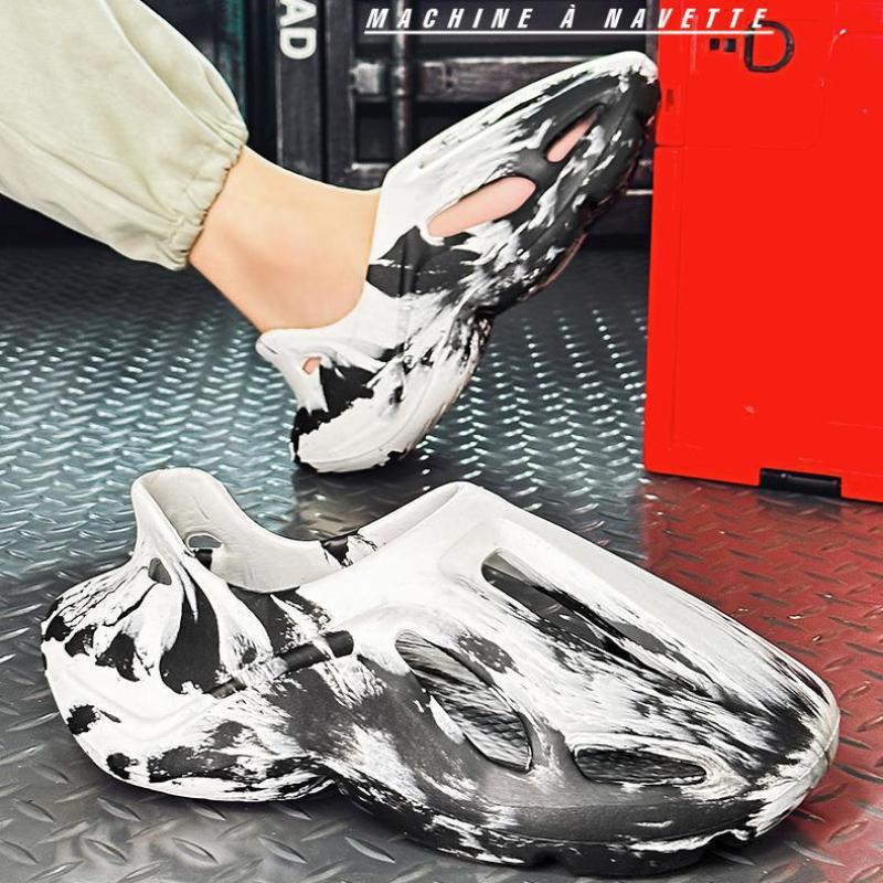 Fashion 2024 Summer Hot Sale Beach Sandals EVA Lightweight Designer Hole Slippers Sneakers Women Men Hollow Garden Shoes Zapatos Hombre