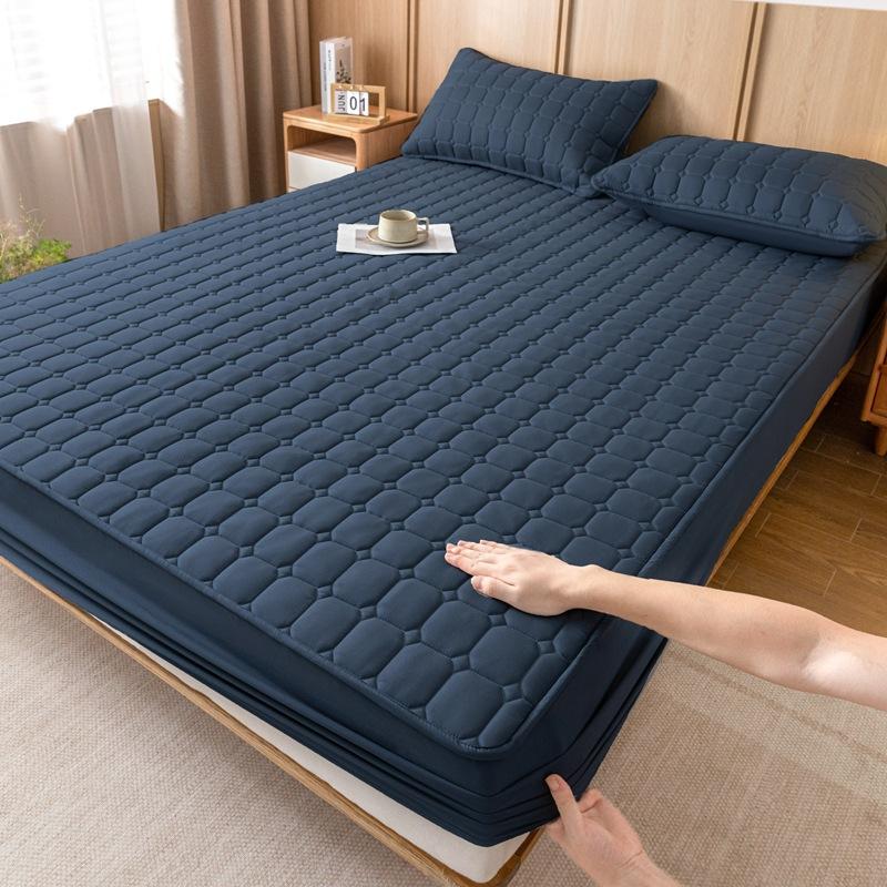 Processing solid color skin-friendly washed cotton padded mattress, custom non-slip thickened dust-proof bedspread Simmons protective cover