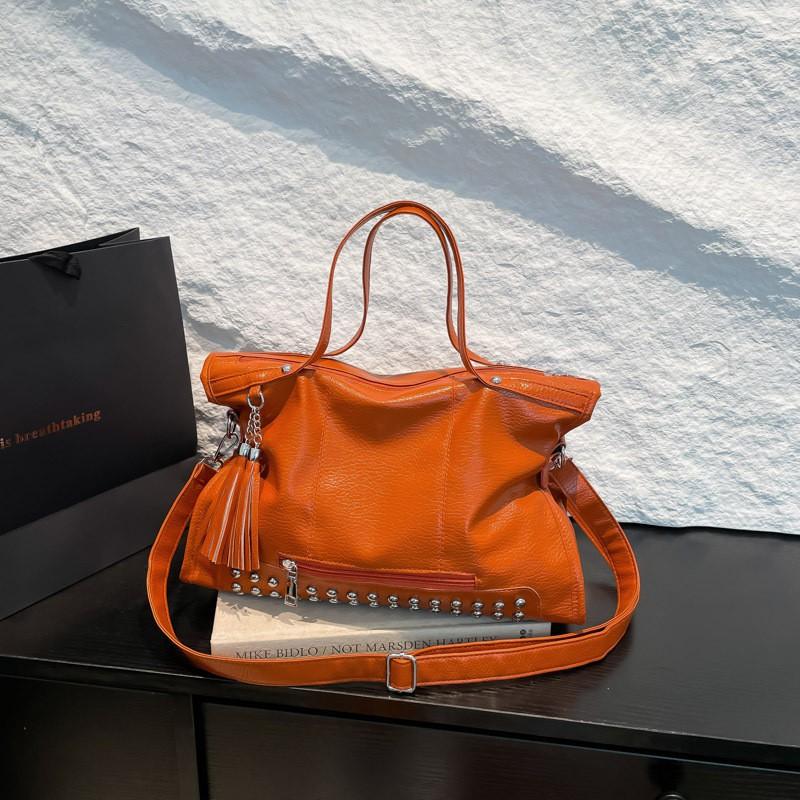 Piccolo Numero Di Ragazze Calde Borse Tote Commuter Rivettate Grande Capacità Texture All-matching Monospalla Cross-body
