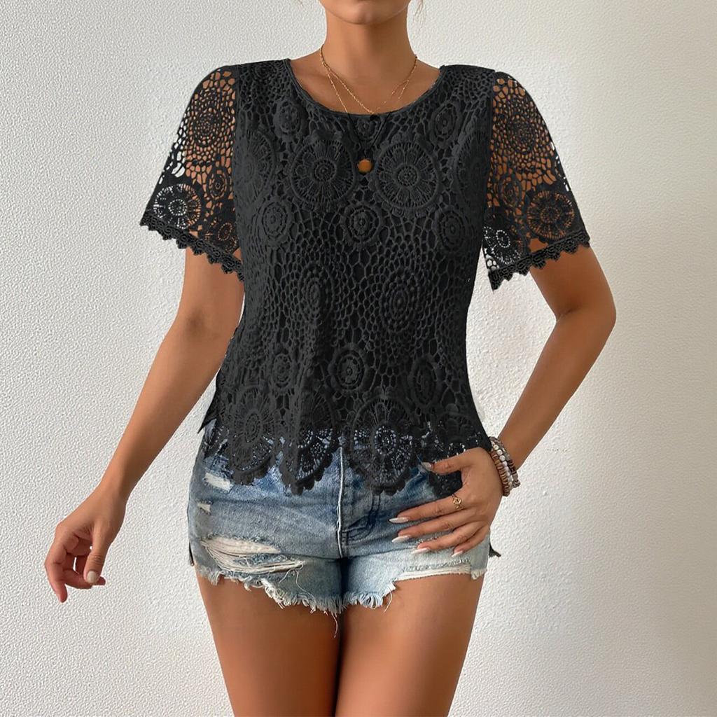 Casual dames T-shirt met ronde hals, kanten details en korte mouwen.