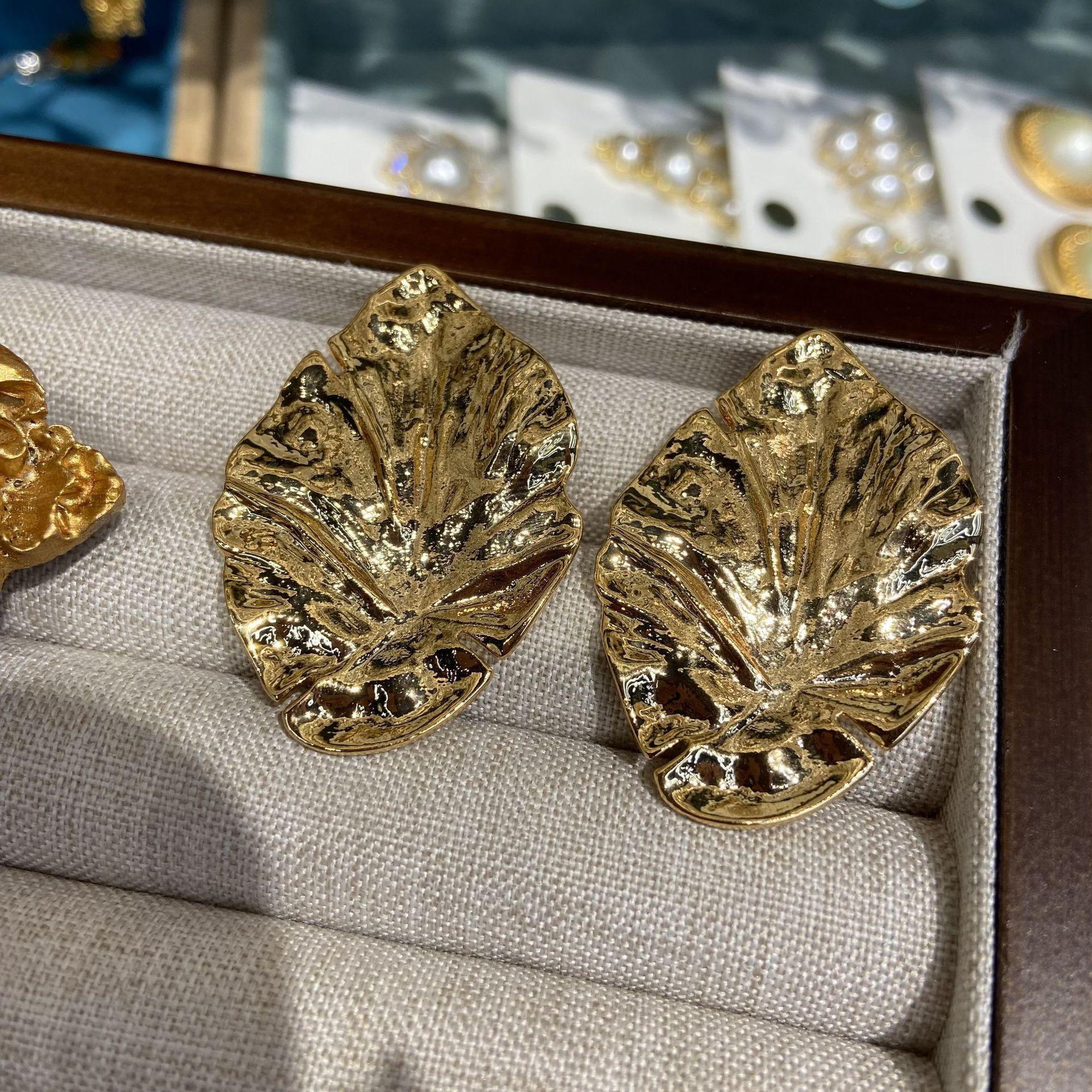 

Trendy Pleated Three-Dimensional Texture Leaf Earrings, Personalized Exaggeration, Heavy Industry Metal Wind Lotus Leaf Women S Earrings